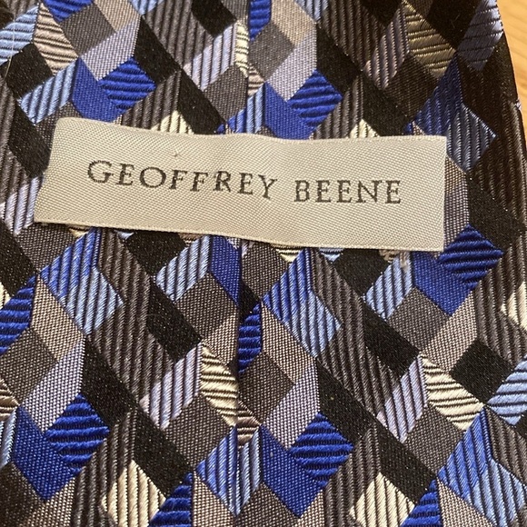 Geoffrey Beene Silk Geometric Brocade Black Blue Grey White Tie - Picture 6 of 7